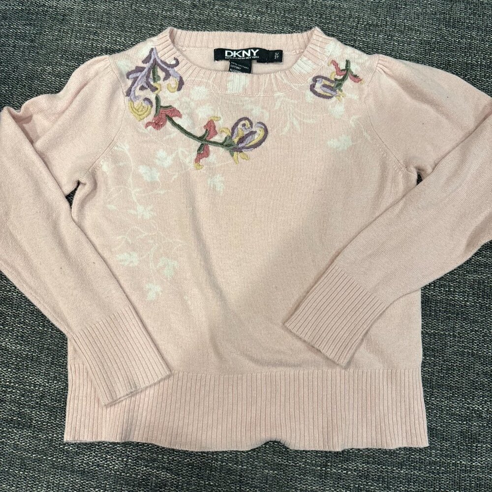 Dkny 3t embroidered 🌸 🌺 sweater